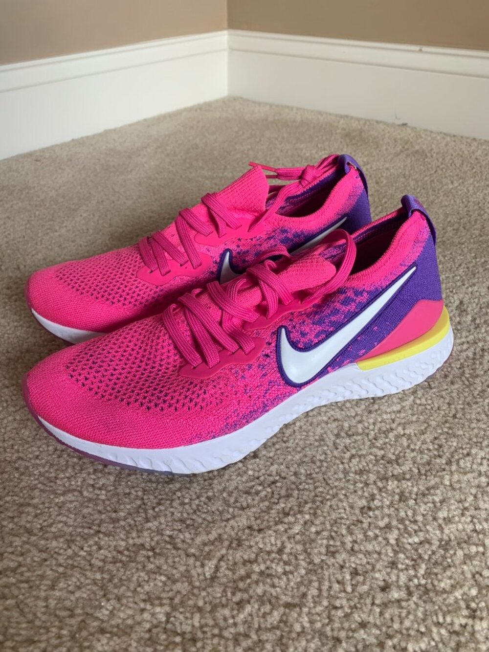 Nike Women's Epic React Flyknit 2 Laser Fuchsia Pulse, size 10 NWOB